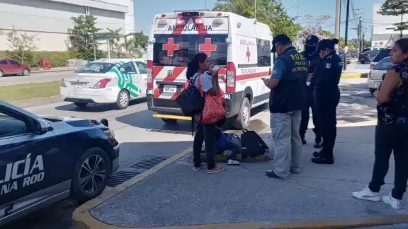 La menor que se encuentra en el piso es la niña que la FGE simulo entregar (foto de hace tres semanas) La menor que se encuentra en el piso es la niña que la FGE simulo entregar (foto de hace tres semanas)