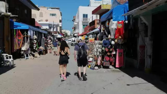 Isla Mujeres recibe a turistas este miércoles