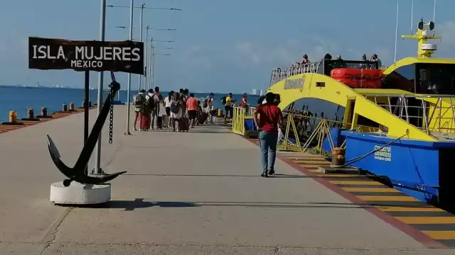 Se debe tomar un ferry desde Cancún, pues solo así podrás cruzar a este paraíso