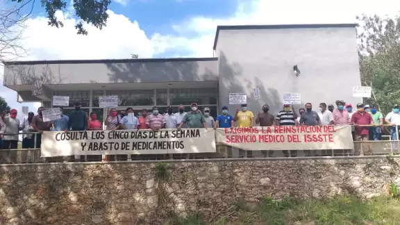 Los derechohabientes en su gran mayoría personas jubiladas, dieron un plazo de tres días a los representantes del ISSSTE en Campeche para que reabran el servicio