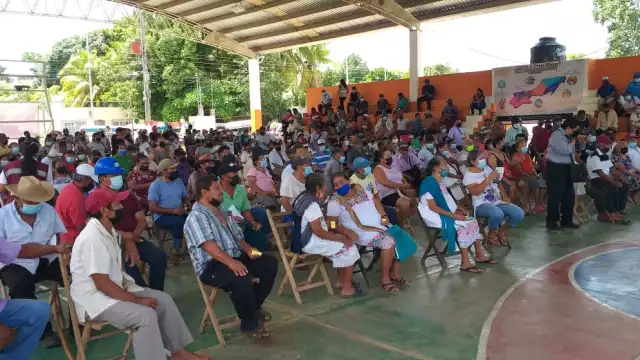 Habitantes de Pomuch pidieron la construcción de caminos sacacosechas y reparación de calles