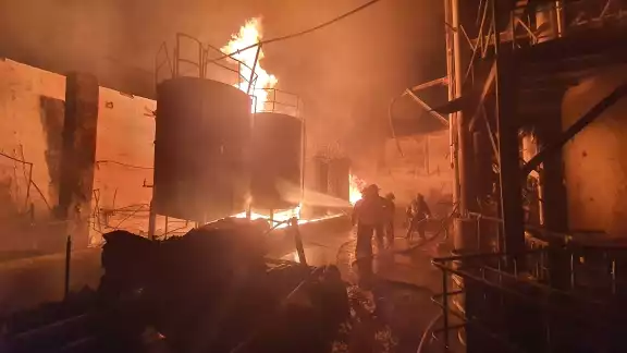 Vecinos de colonias aledañas reportaron varias explosiones que cimbraron ventanas y herrerías Vecinos de colonias aledañas reportaron varias explosiones que cimbraron ventanas y herrerías