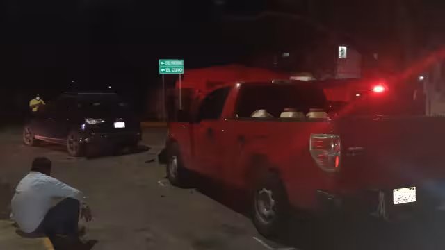 La policía trasladó a ambos hombres al Cuartel Morelos Foto: Raquel Huerta León