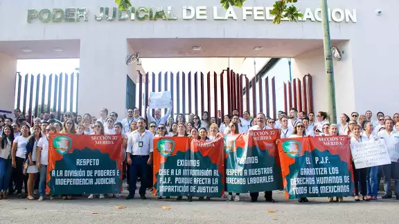 Cerca de 150 trabajadores del Poder Judicial de la Federación en Yucatán participaron en la protesta Cerca de 150 trabajadores del Poder Judicial de la Federación en Yucatán participaron en la protesta