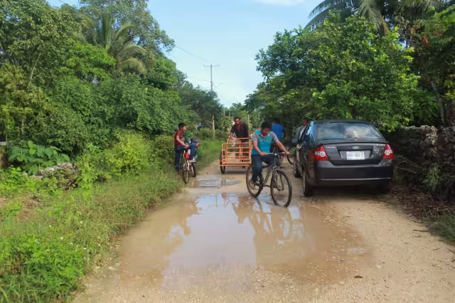 En todas las comunidades hay carencias y falta de servicios