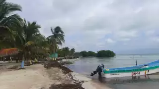 El Coordinador de Protección Civil, Ángel Sulub Hernández, exhortó a los trabajadores del mar a suspender sus actividades