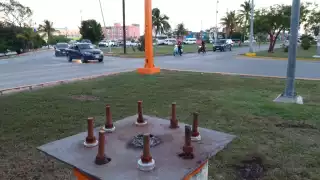 El antimonumento fue colocado en honor a los 43 normalistas de Ayotzinapa