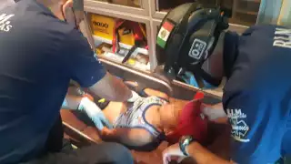 El niño sufrió lesiones en las costillas y tuvo que ser trasladado a un hospital Foto: Rafael García