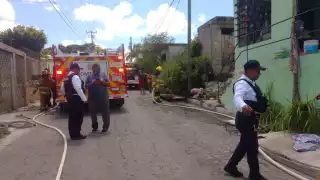 Cortocircuito causa incendio dentro de una casa en Campeche