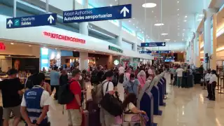 Los pasajeros de los vuelos cancelados debieron esperar las instrucciones de sus aerolíneas sobre sus nuevas salidas desde Cancún