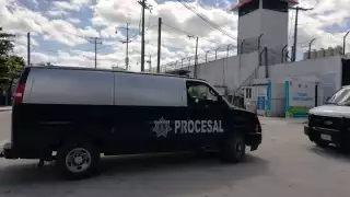 El exgobernador de Puebla llegó al Cereso de Cancún esta madrugada