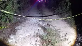 Fueron varios los minutos que les tomó a los uniformados llegar hasta el lugar exacto donde se encontraba el cuerpo