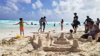 Puerto Morelos tiene seis playas limpias de sargazo y solo una con el nivel alto