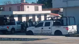 Dos elementos de la GN fueron retenidos por algunos pobladores