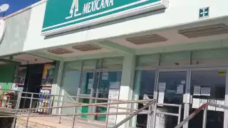 Entraron amenazando a la gente en el interior del negocio
