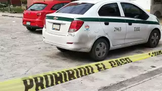 Llegaron paramédicos de la Cruz Roja Mexicana, quienes lo atendieron y lo trasladaron de urgencia al Hospital General