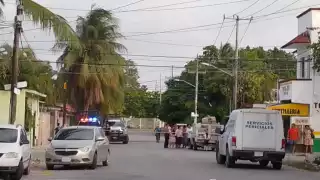 Los hombres heridos fueron trasladados a un hospital. Foto: David Pérez