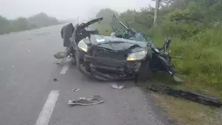 La camioneta de lujo quedó completamente destrozada