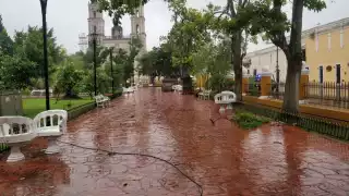 Valladolid se quedó por más de dos horas sin energía eléctrica y sus comisarias sufrieron serias inundaciones