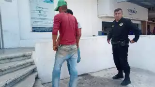 Un reporte ciudadano alertó a los agentes de la Dirección de Seguridad Pública, que al llegar al lugar sorprendieron a los indiciados