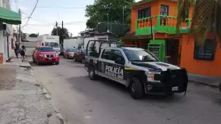 Ante el ataque llegaron policías preventivos, quienes acordonaron el área