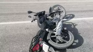 Motociclista resulta lesionado al impactarse contra una camioneta en Escárcega