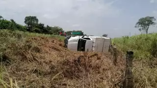 La camioneta salió de la carretera y dio varias vueltas. Foto: Joaquín Guevara
