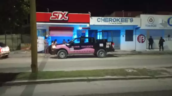La tienda asaltada está sobre avenida Héctor Pérez Martínez de la colonia Morelos, en Campeche. Foto: Joaquín Guevara La tienda asaltada está sobre avenida Héctor Pérez Martínez de la colonia Morelos, en Campeche. Foto: Joaquín Guevara