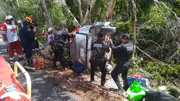 El saldo el accidente fue de dos adultos muertos y dos niños heridos El saldo el accidente fue de dos adultos muertos y dos niños heridos