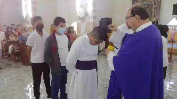 Los feligreses de Suma de Hidalgo comenzaron la Cuaresma con la aplicación de la cruz de ceniza Los feligreses de Suma de Hidalgo comenzaron la Cuaresma con la aplicación de la cruz de ceniza