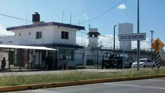 La mujer filmaba encuentros sexuales con sus hijos, de 7,  4 y un año y cuatro meses, para enviarlos a una persona recluida en el Centro de Reinserción Social de Chetumal