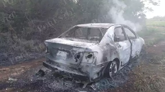 El automóvil tenía un cuerpo calcinado dentro El automóvil tenía un cuerpo calcinado dentro