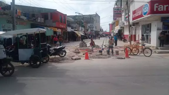 La reconstrucción vial conforma la calle 29, entre la intersección de la avenida Héctor Pérez Martínez y la 22 de la colonia Centro de la cabecera municipal La reconstrucción vial conforma la calle 29, entre la intersección de la avenida Héctor Pérez Martínez y la 22 de la colonia Centro de la cabecera municipal