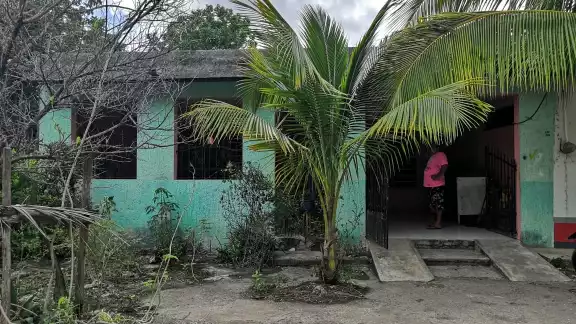 Los sujetos huyeron al verse descubiertos por el dueño de la casa esta mañana Los sujetos huyeron al verse descubiertos por el dueño de la casa esta mañana