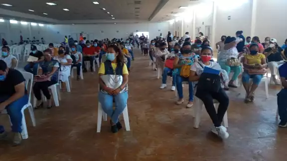 A fin de evitar aglomeraciones, durante los tres días se decidió dividir a los adolescentes por edad A fin de evitar aglomeraciones, durante los tres días se decidió dividir a los adolescentes por edad