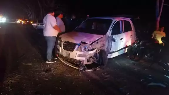 Al sitio del accidente arribaron elementos de la Guardia Nacional de Carreteras Al sitio del accidente arribaron elementos de la Guardia Nacional de Carreteras