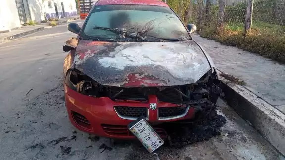Los hechos ocurrieron cerca de las 03:30 horas sobre la calle 35 entre 22 y 20 de la colonia Morelos, en Escárcega, cuando el estruendo alertó a los colonos Los hechos ocurrieron cerca de las 03:30 horas sobre la calle 35 entre 22 y 20 de la colonia Morelos, en Escárcega, cuando el estruendo alertó a los colonos