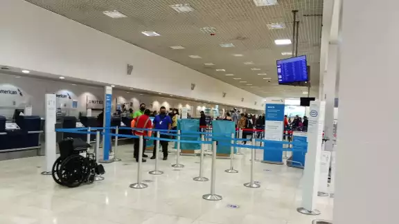 Dos vuelos llegaron adelantados al Aeropuerto Internacional de Mérida, por lo que su salida se prevé, sea a tiempo Dos vuelos llegaron adelantados al Aeropuerto Internacional de Mérida, por lo que su salida se prevé, sea a tiempo