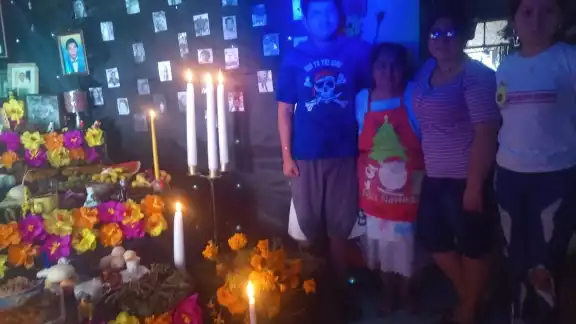 Familias señalan que a pesar da la crisis no dejarán de festejar con costumbres mexicanas