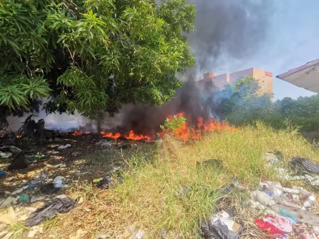 El predio donde ocurrió el siniestro fue sofocado por los bomberos, el terreno presuntamente pertenece a la familia Ongay desde hace décadas