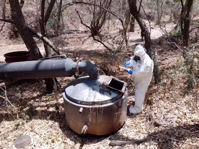 La Sedena aseguro seis laboratorios clandestinos para crear drogas sintéticas. Foto: Sedena