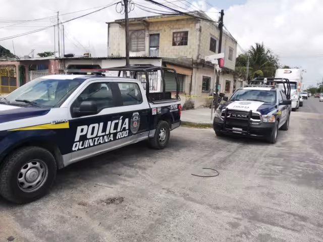 Encuentran cartuchos útiles en el interior de una camioneta en Cancún