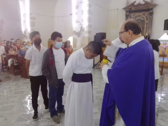 Los feligreses de Suma de Hidalgo comenzaron la Cuaresma con la aplicación de la cruz de ceniza