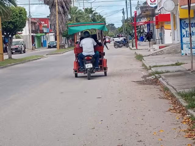 Debido a la alza en los costos de los mototaxistas,usuarios están empezando a aumentar el uso de taxis con diferencia de 5 pesos