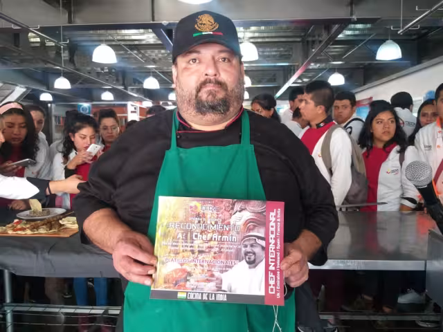 Desde muy joven estuvo interesado de compartir la gastronomía yucateca con el mundo