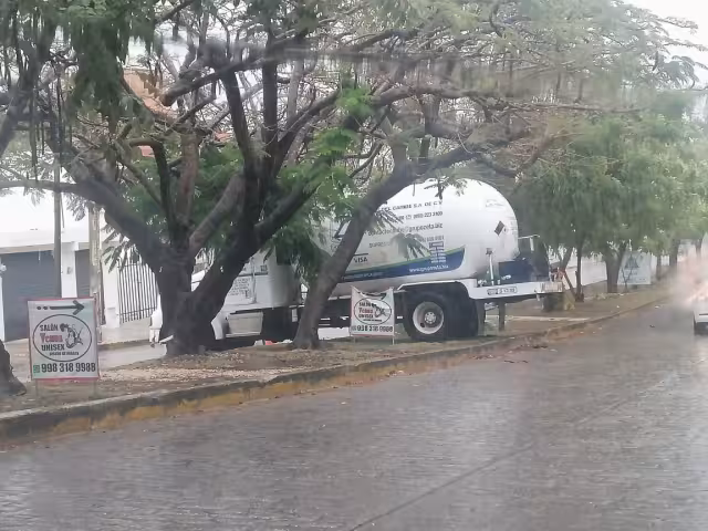 Campeche tendrá un día nublado con posibles lluvias por una combinación de un canal de baja presión y una onda tropical