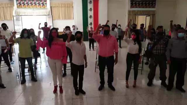 Aclaró que alrededor de los cuatro mil jóvenes que lo siguen no pertenecían a Morena, sino a la estructura de Manuel Moreno