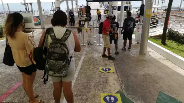 Con baja afluencia de personas fue como se vio este martes 20 de abril la terminal marítima de Puerto Juárez