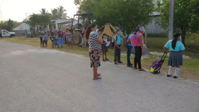 Diputado morenista pidió que las autoridades del sector educativo deben respetar la decisión que tomen los padres de familia,