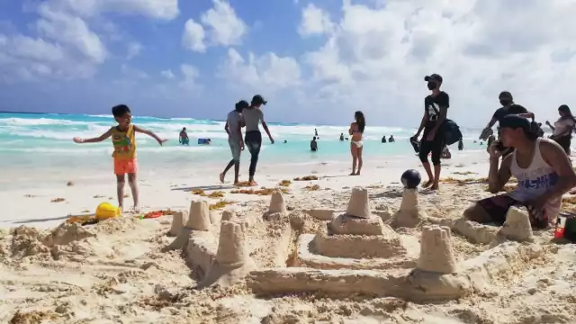 Puerto Morelos tiene seis playas limpias de sargazo y solo una con el nivel alto